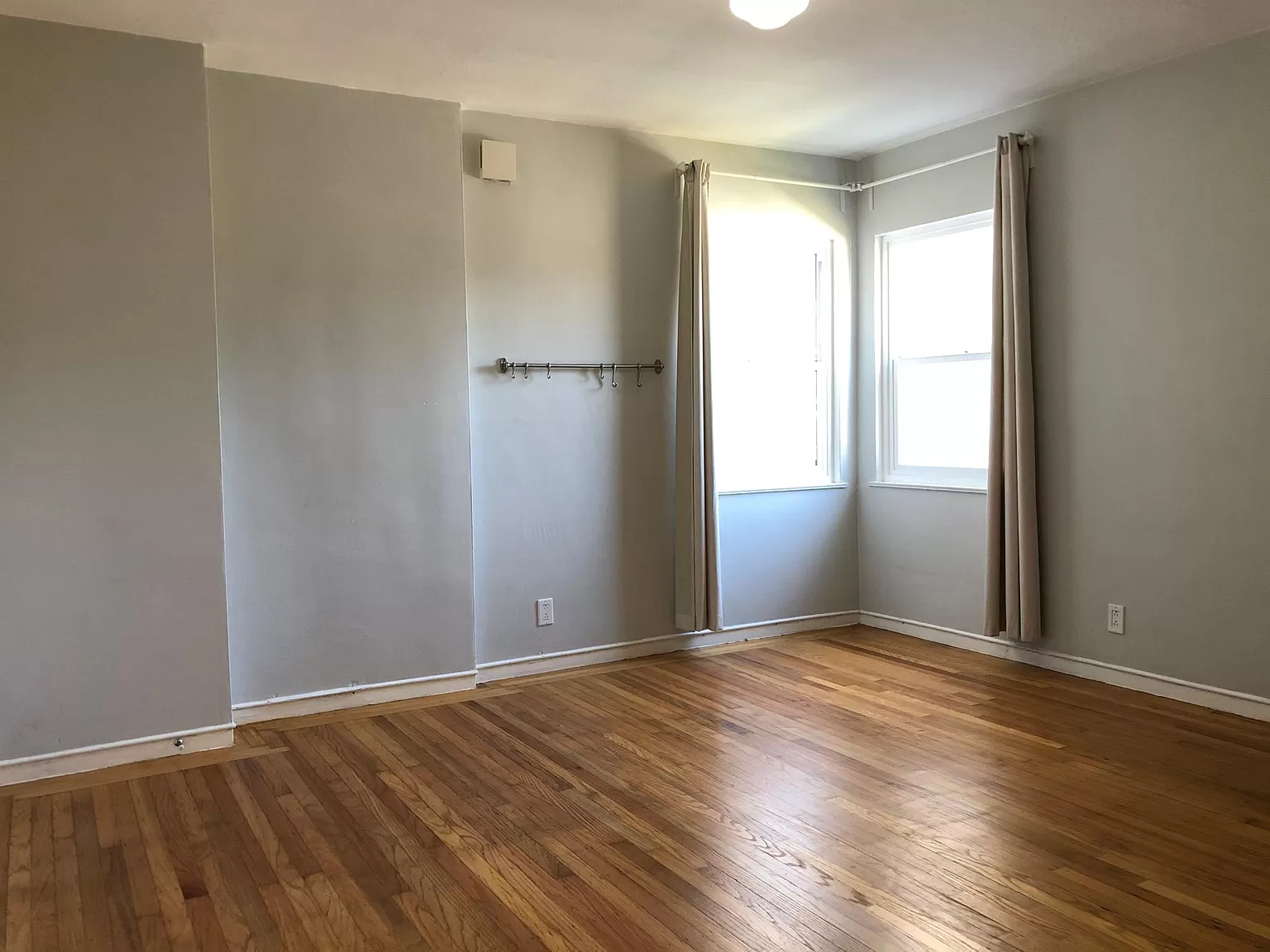 2515 Ivy Dr — view 2