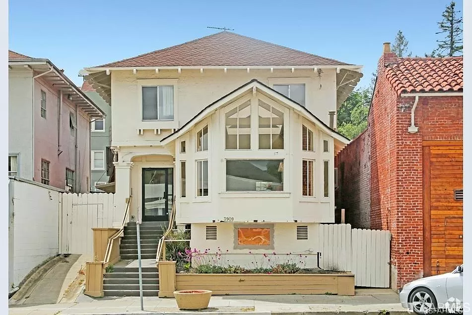 3909 Grand Ave
