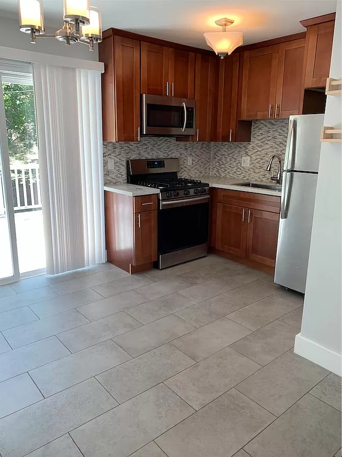 830 E 28th St — view 4