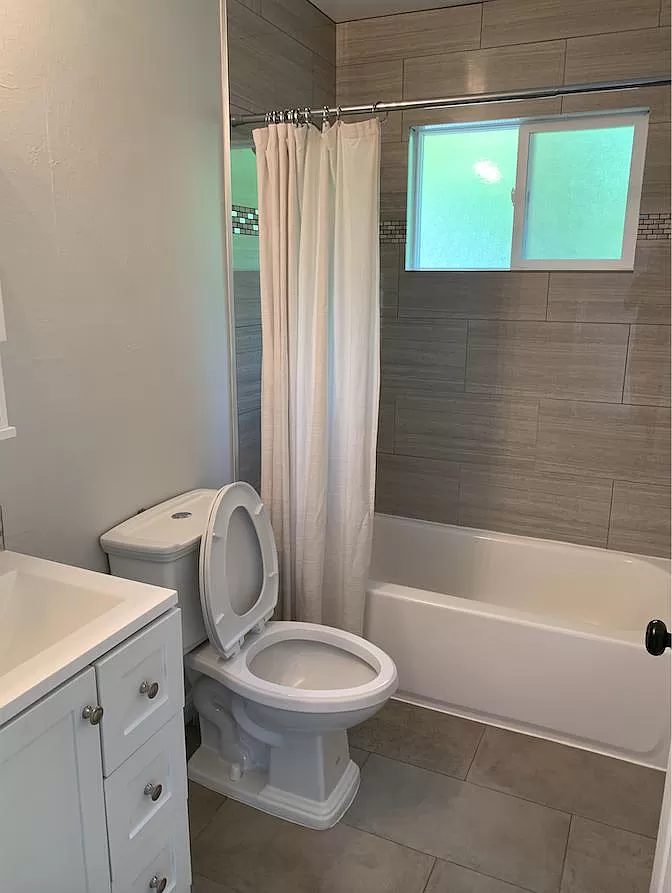 830 E 28th St — view 5