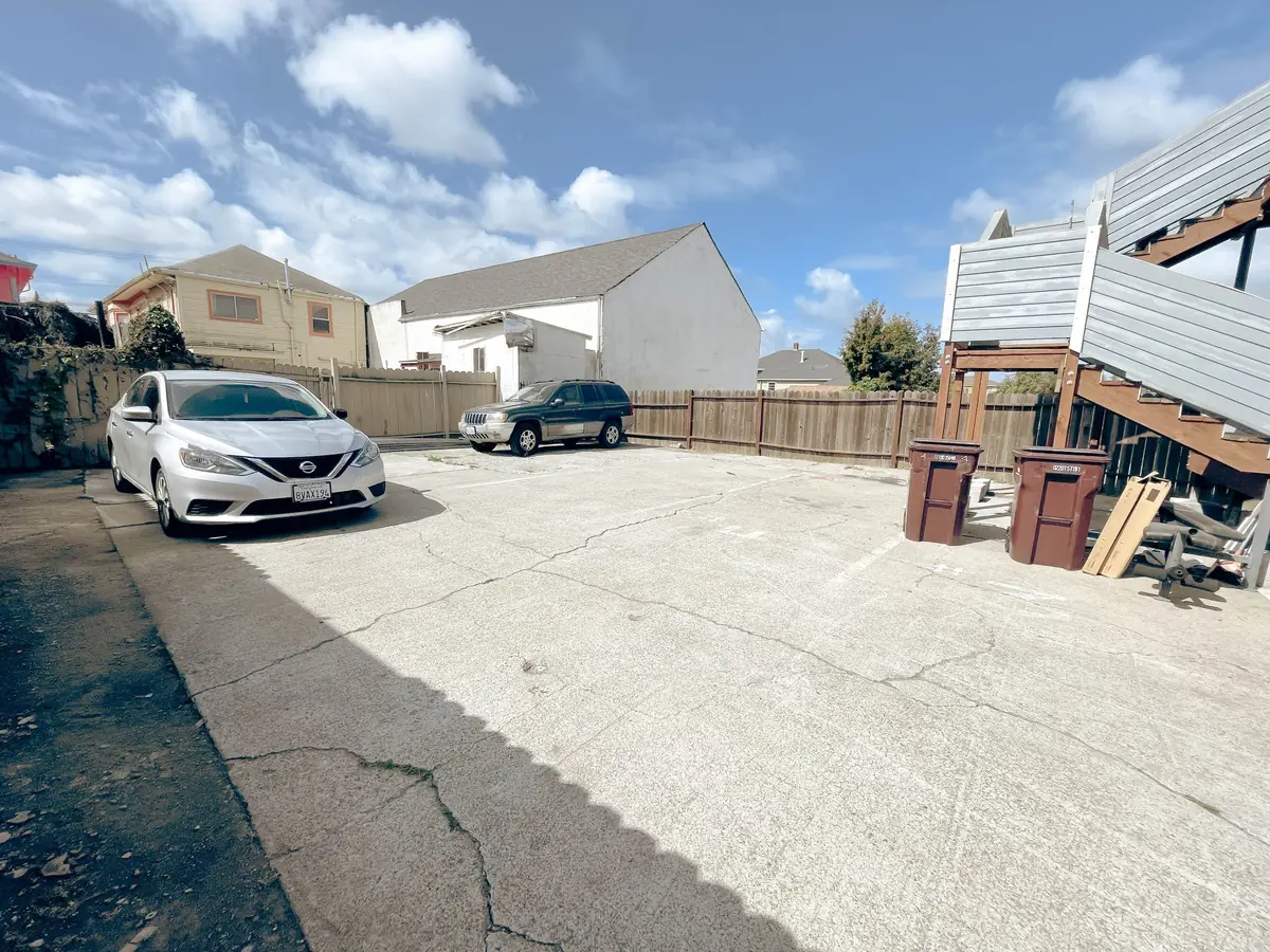 831 35th St — view 2