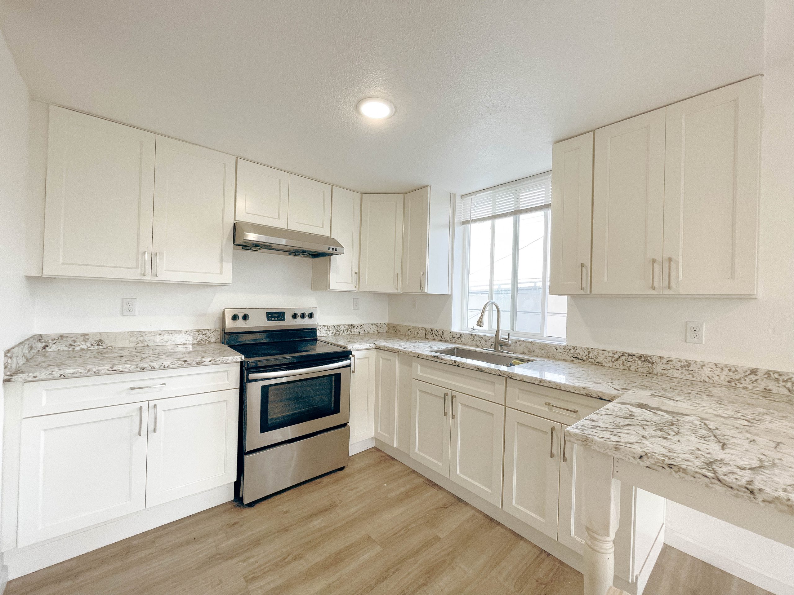 831 35th St — view 3