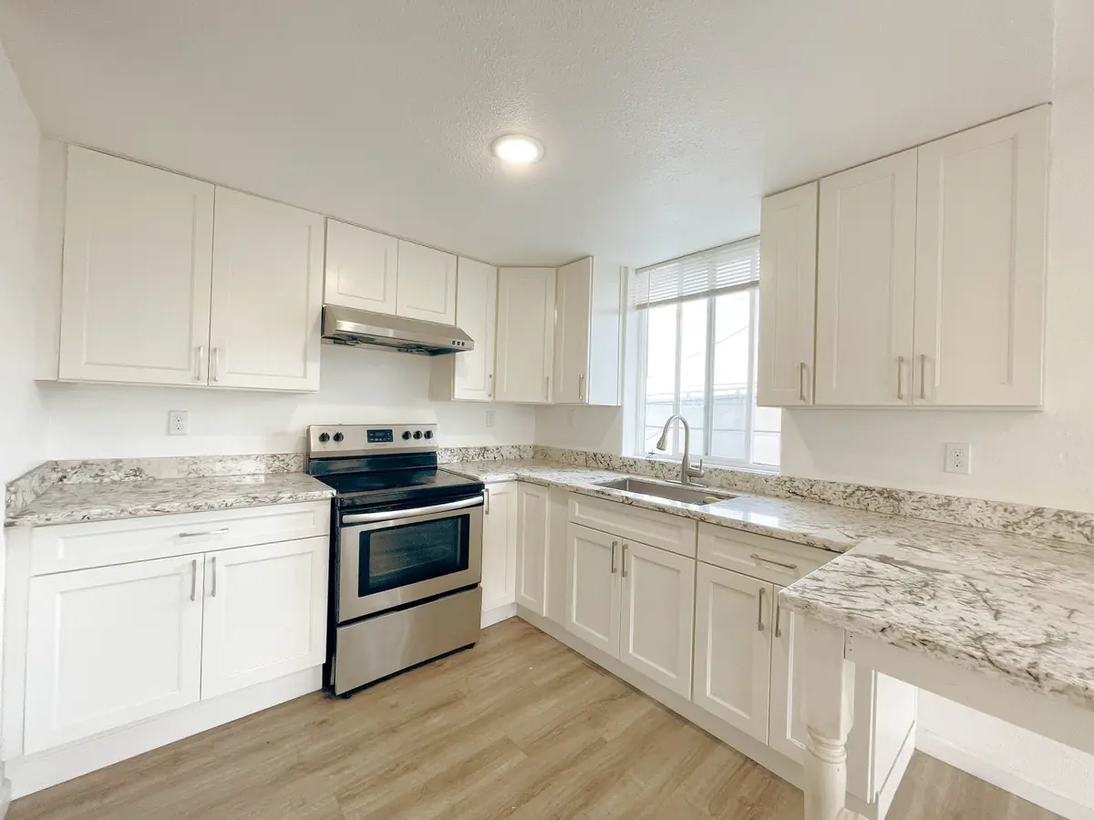 831 35th St — view 3
