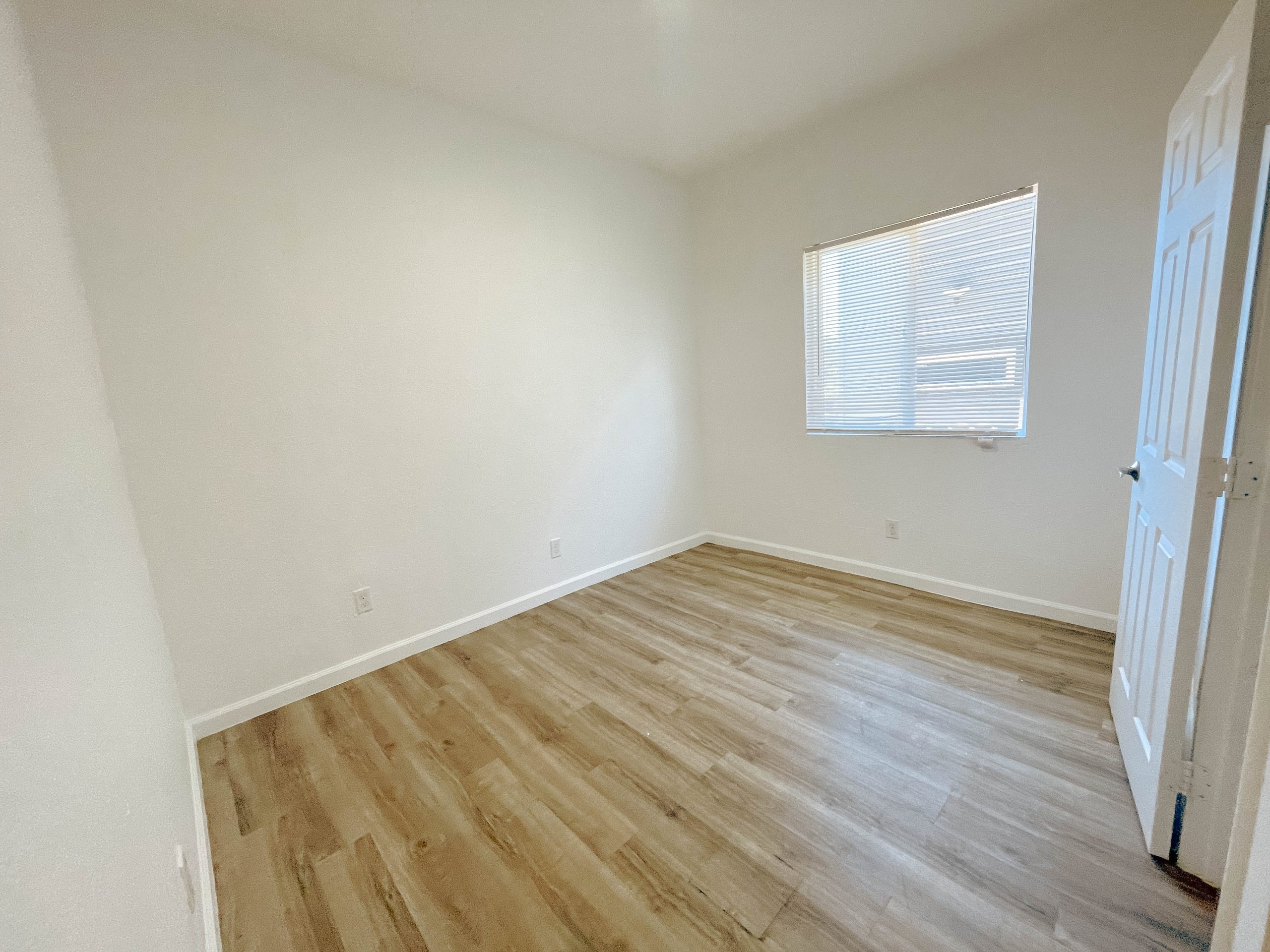 831 35th St — view 9